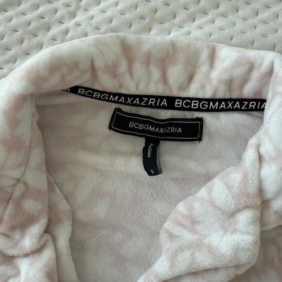 BCBGMAXAZRIA PLUSHY SOFT BABY PINK WHITE FLORAL PYJAMA SMALL - Picture 2 of 4